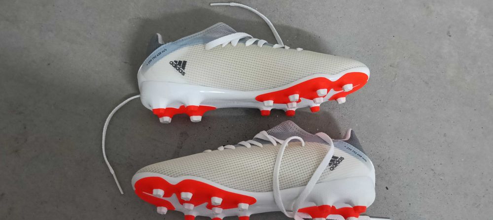 Chuteira Adidas Novas