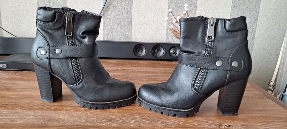 Botki  czarne roz. 38