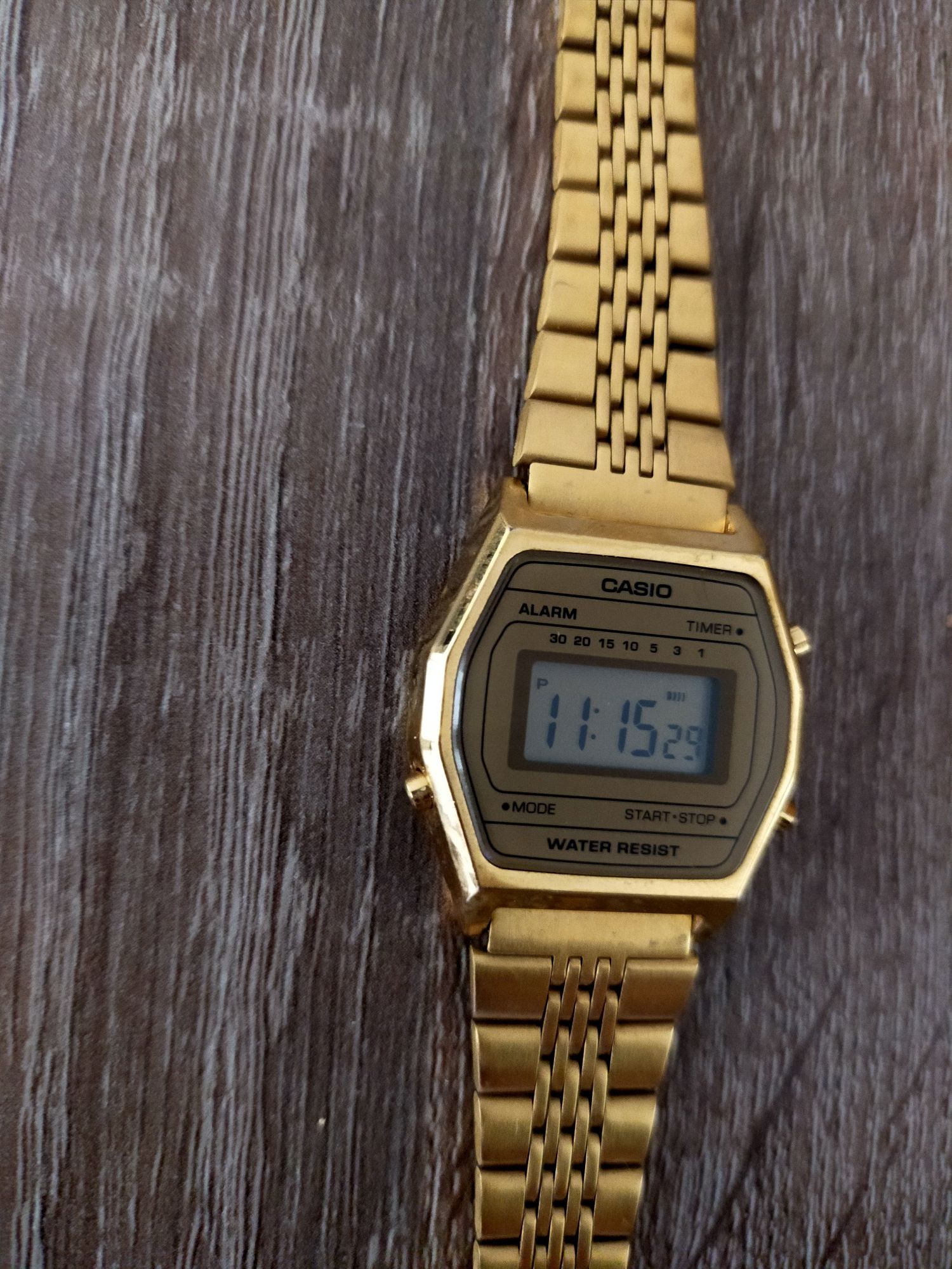 Zegarek damski CASIO Retro