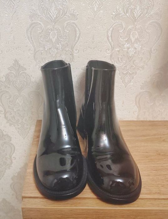 Жіночі ботильйони Le'BERDES