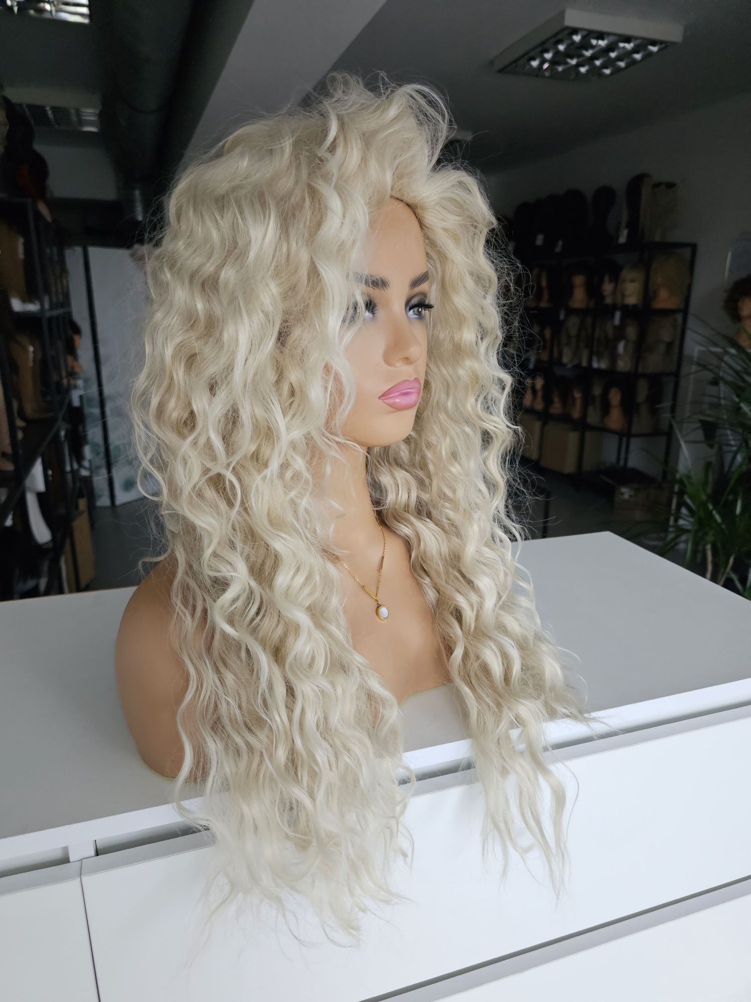 Długa peruka fale loki afroloki chodny blond Shakira
