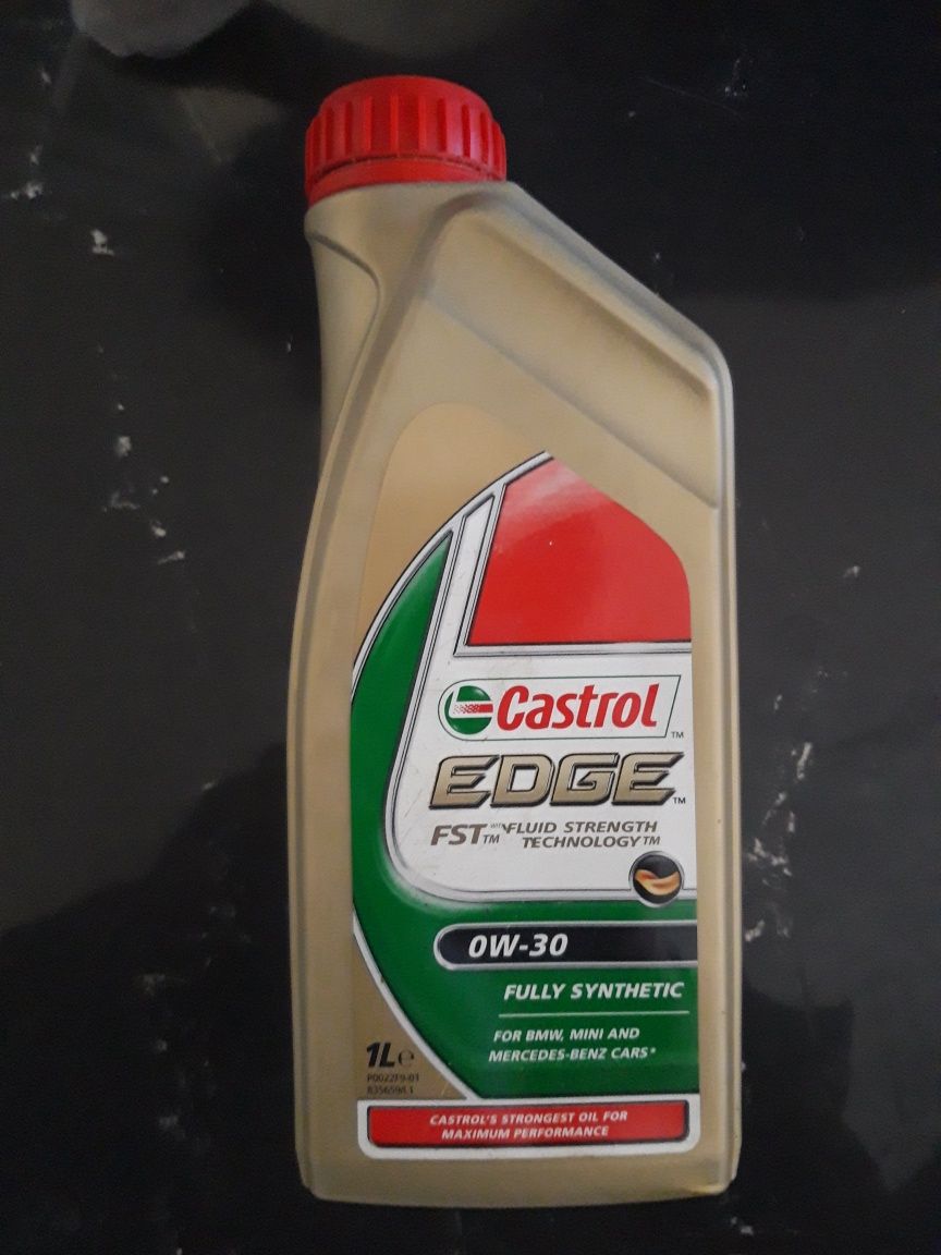 Castrol, EDGE, OW-30. Zostało ok. 730 ml