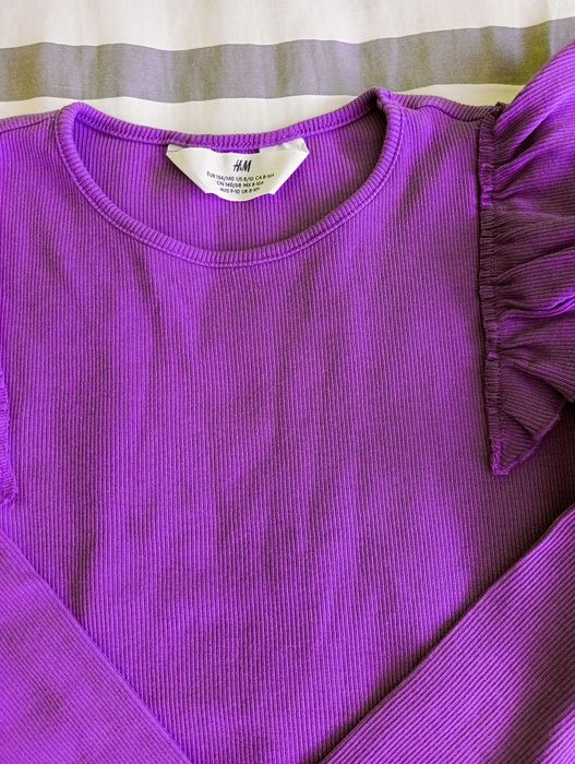 Koszulka HM r. 134/140 fioletowa z falbankami