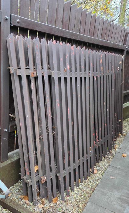 Płot metalowy z demontażu lub złom użytkowy