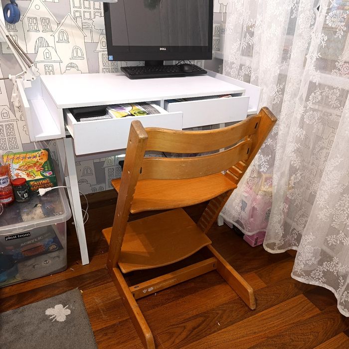 Biurko w stylu skandynawskim z krzesłem Stokke Tripp Trapp