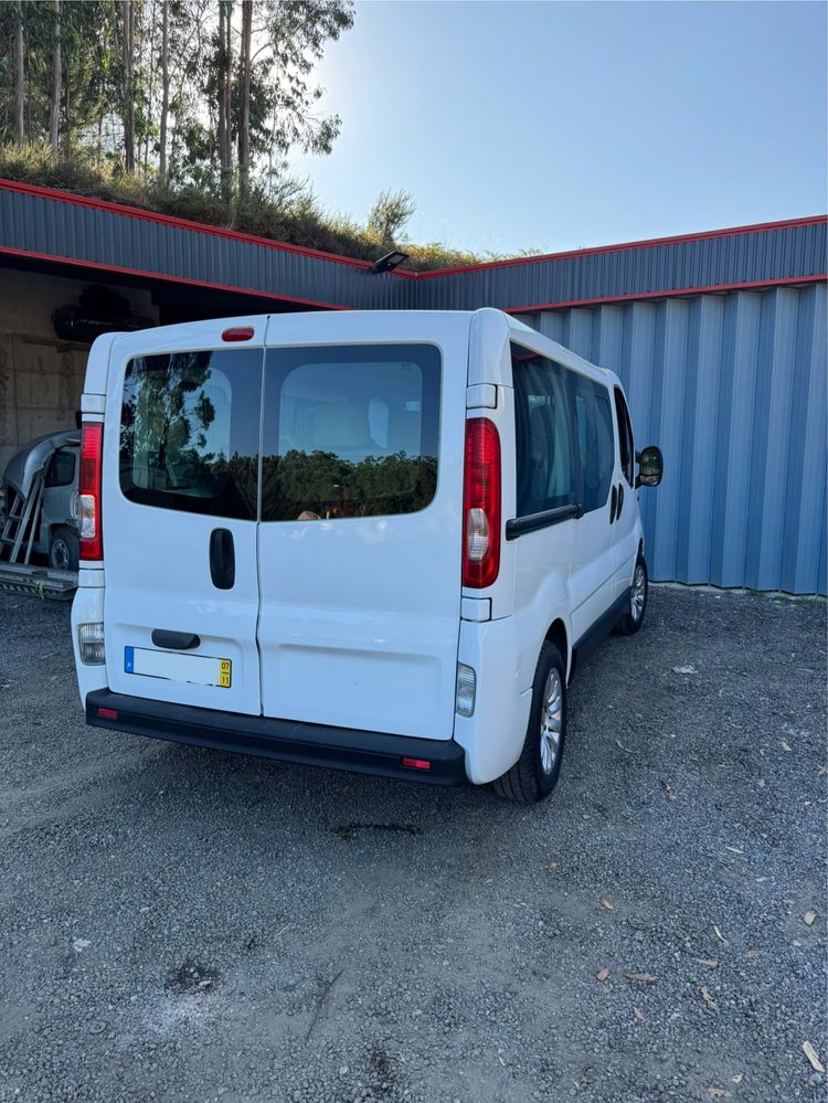 Opel Vivaro 2.0 CDTI 9 Lugares C/AC