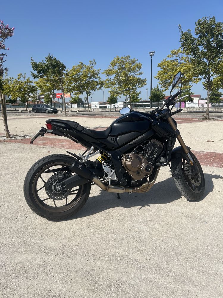 Honda cb650r com apenas 8.000km