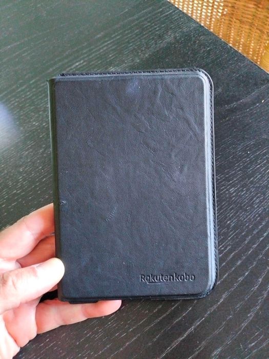 Kobo e-reader Rakuten Nia com capa MOD 306