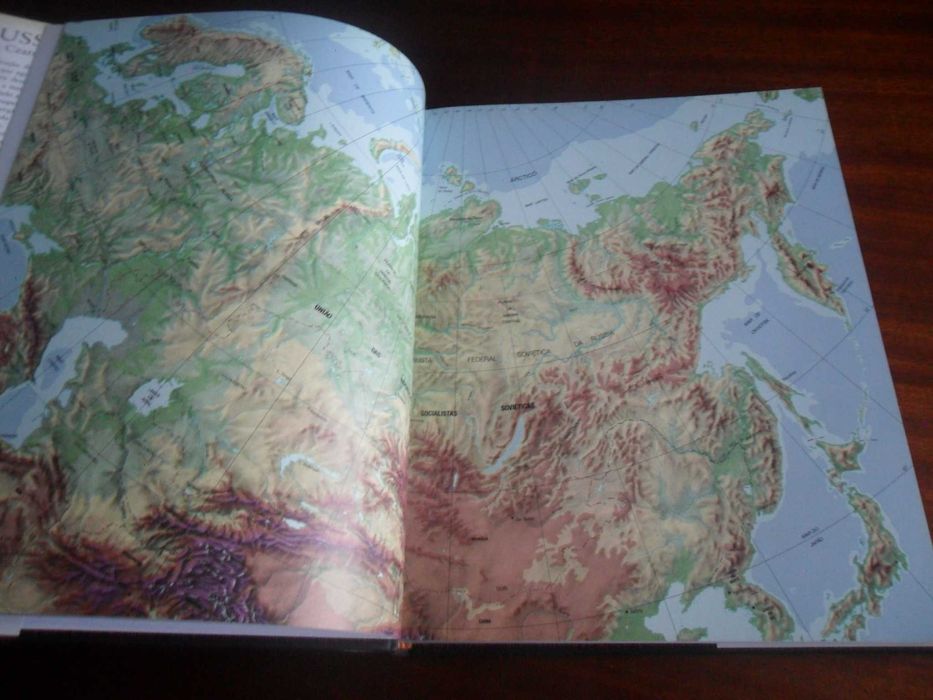 "Rússia: Dos Czares aos Sovietes" de Robin Milner Gulland e N Dejevsky