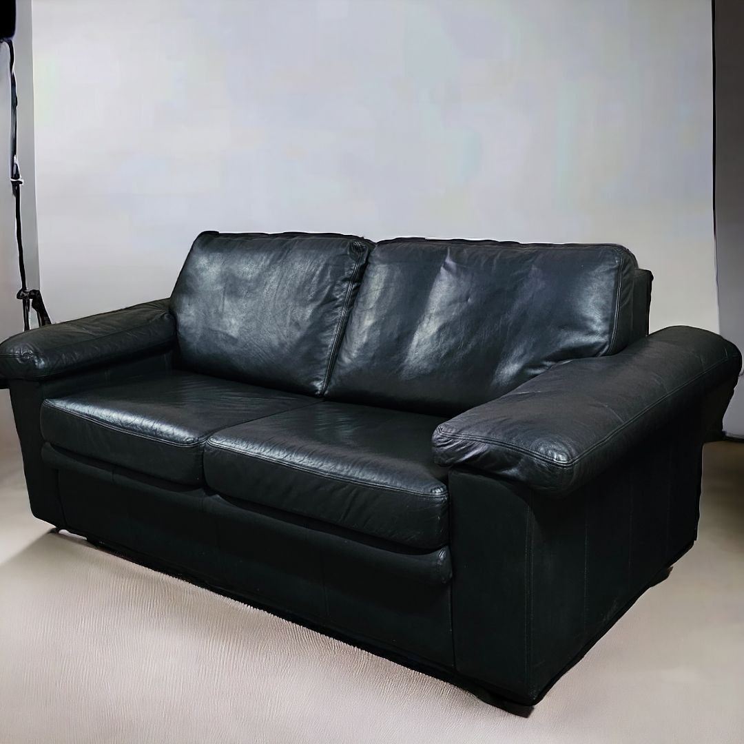 Кожаный раскладной  черный  диван.  Б/у. Германия