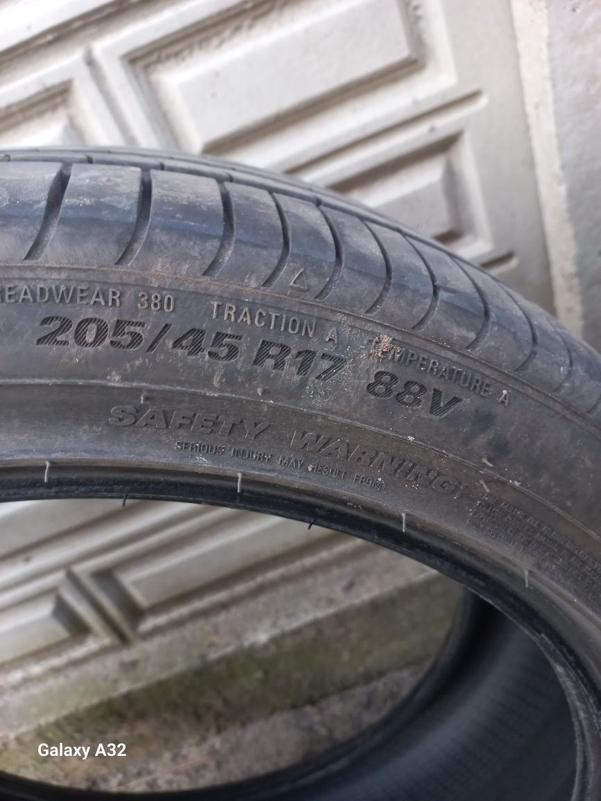 Продам резину 205/45r17 майже нову їздила один сезон