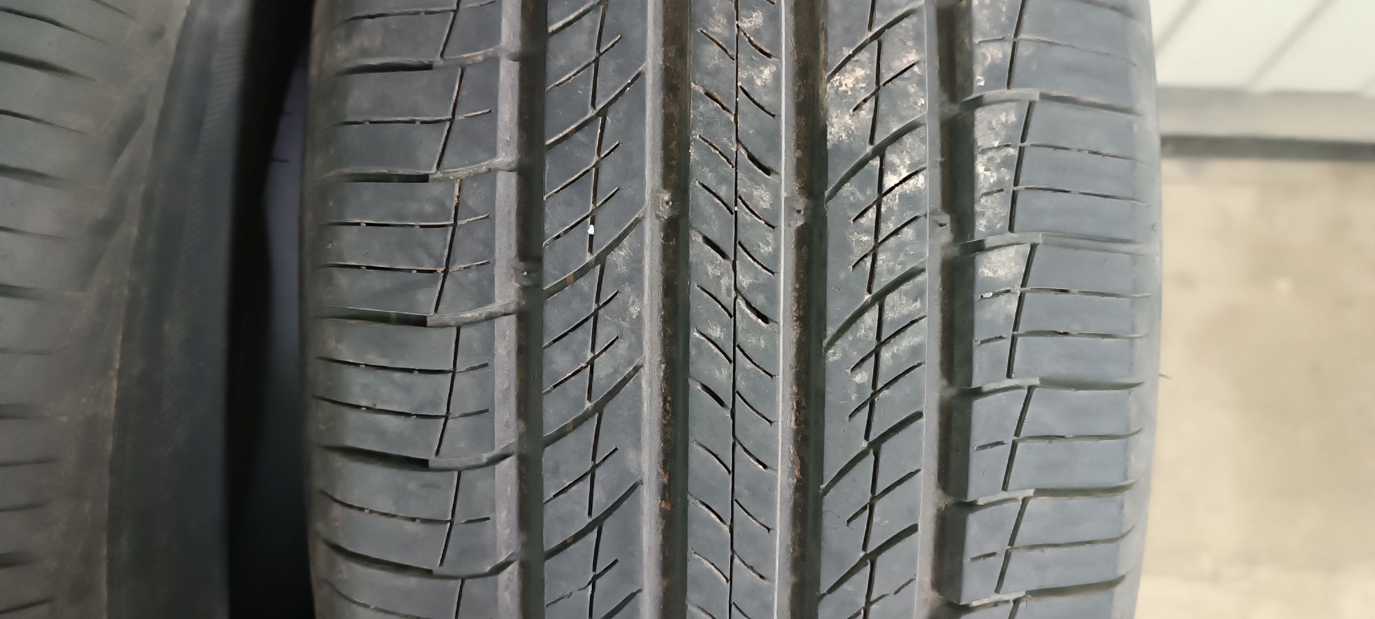 Шини Michelin  Hankook 235/60 R17  102v