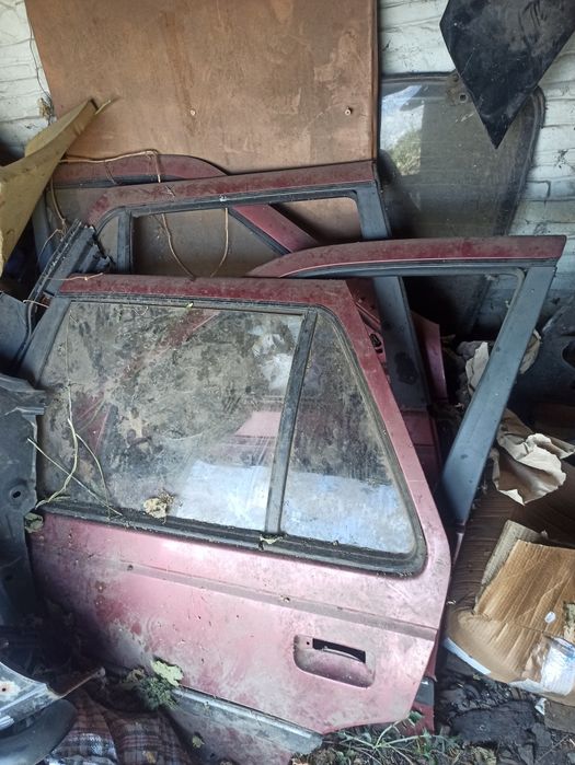Задние Двери Пежо 405 универсалл