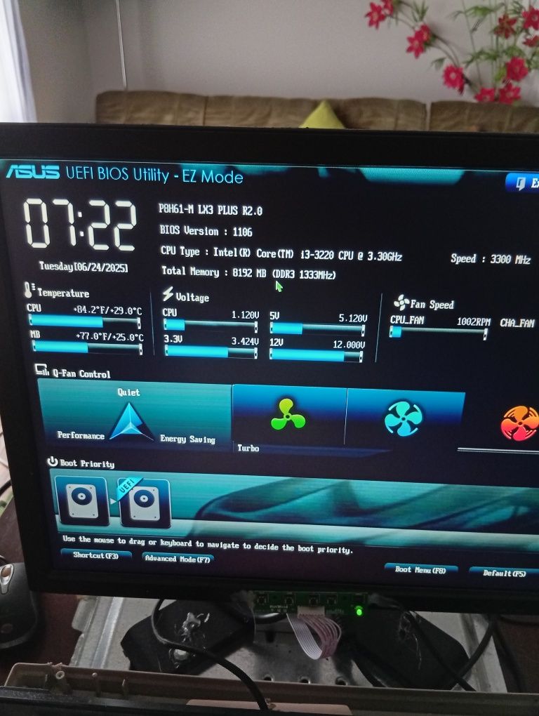 Computador para jogos e trabalho com disco amovivel