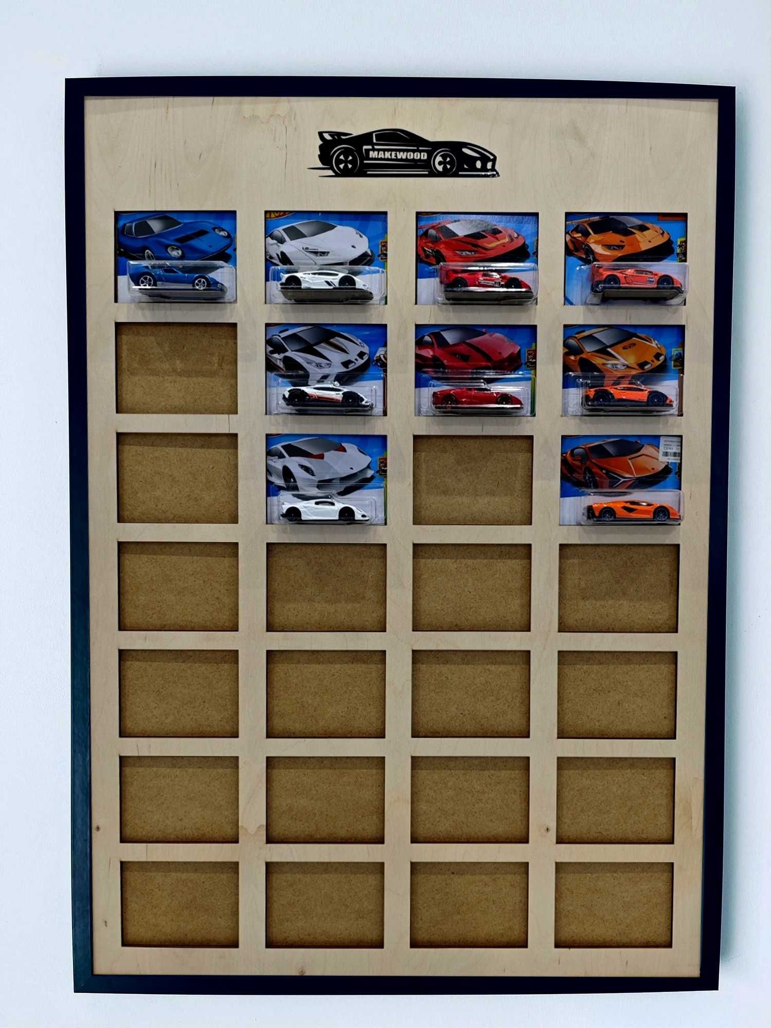 Ramka półka do modeli Hot Wheels main duże okienka na 28 modeli