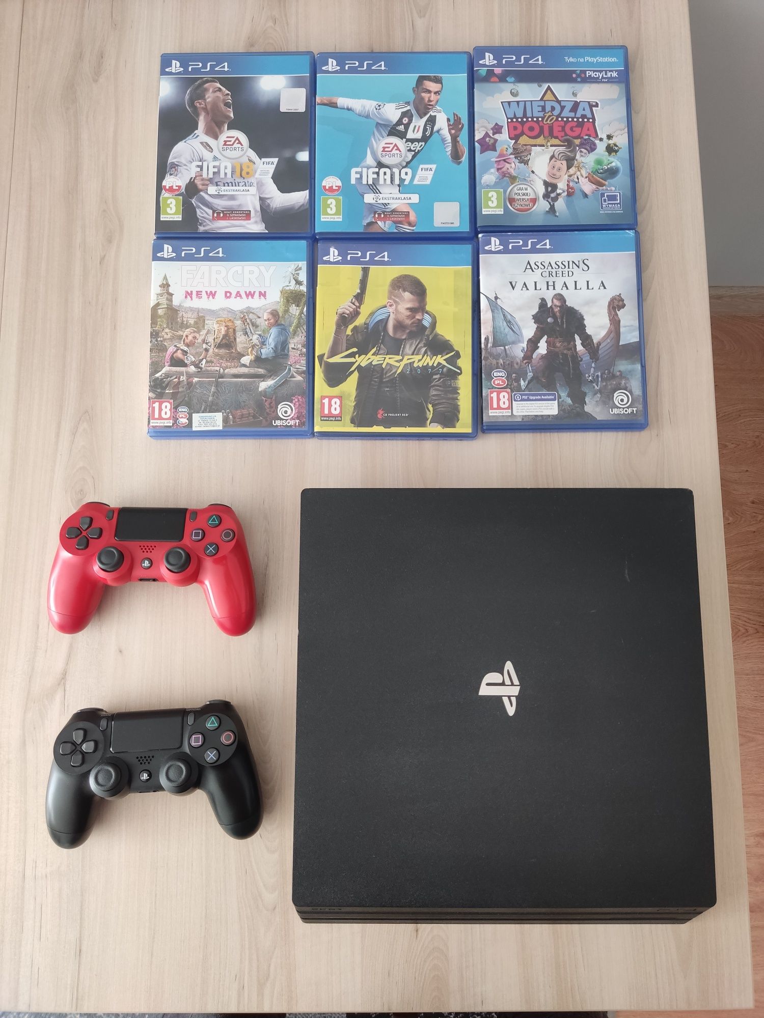 PlayStation 4 PS4 PRO 1 TB + 2 pady + 6 gier