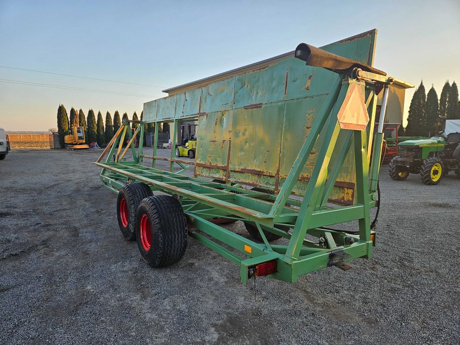 Przyczepa do zbioru marchwi Pietruszki warzyw platforma Krakei