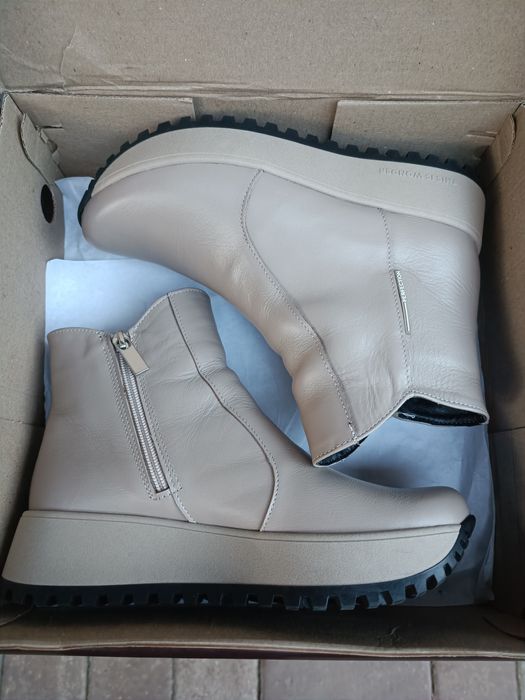 Нові шкіряні демісезонні черевики (р.37).