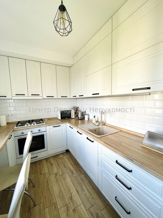 Продам 3к. КПІ (м. Політехнічний інститут) Шевченківський р-н. Центр