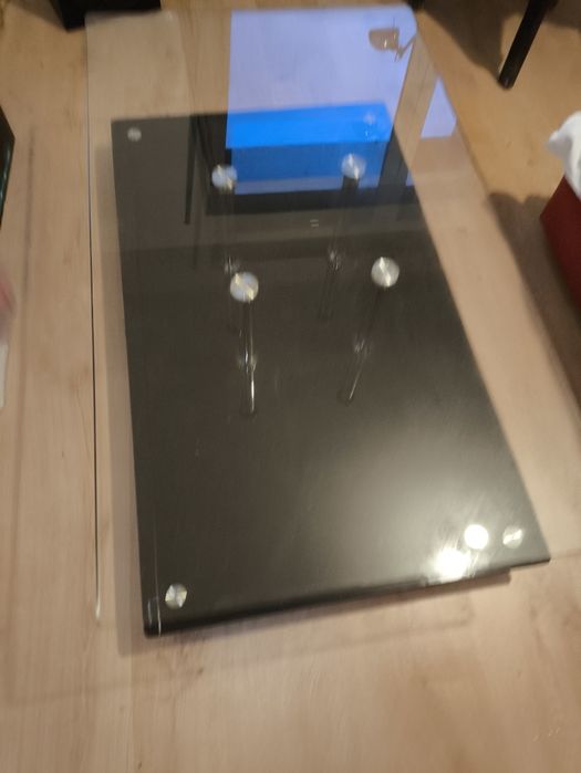 Ława szklana na kółkach – używana, szkło hartowane