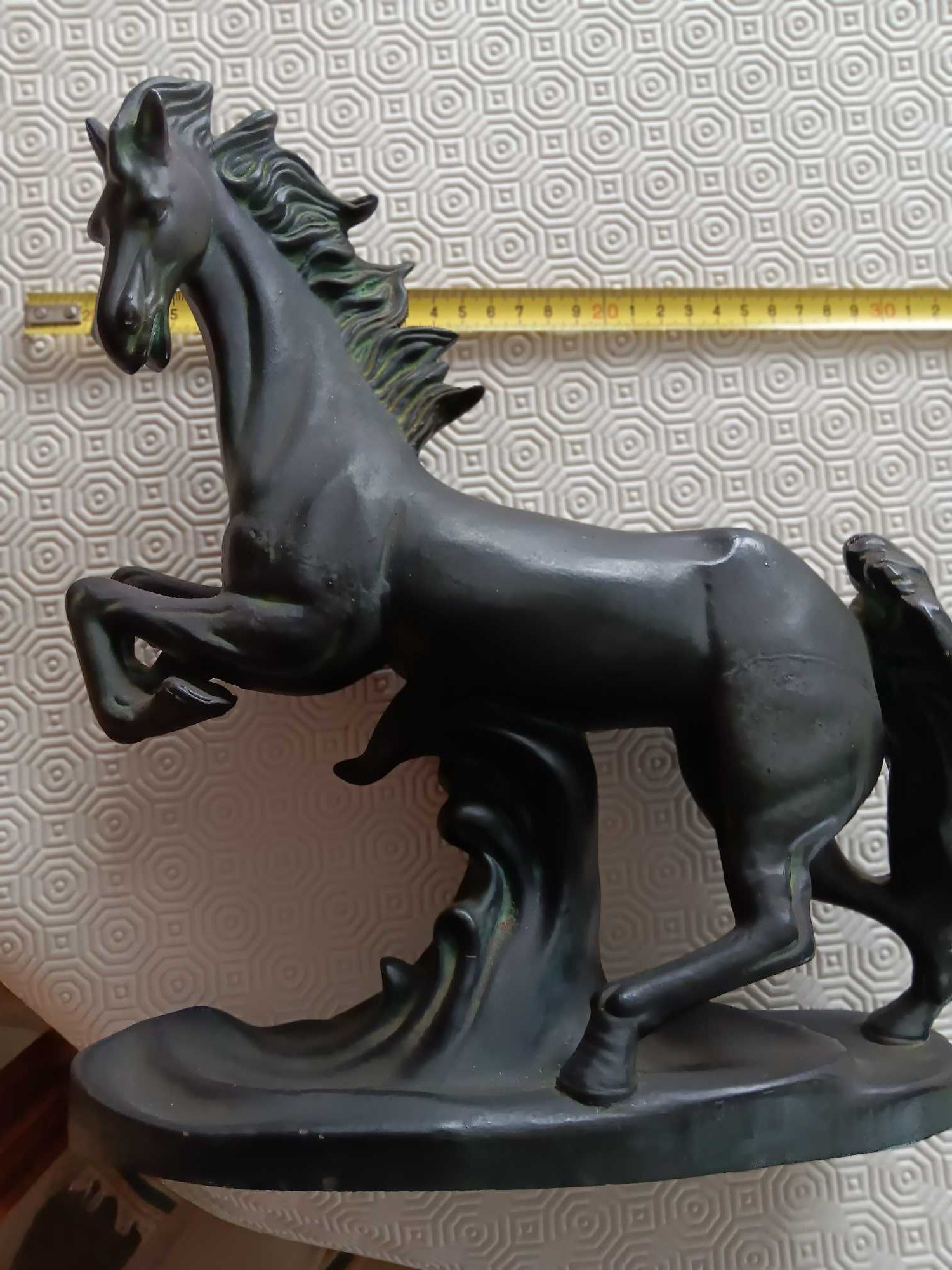 Estatua de cavalo em liga de bronze e estanho