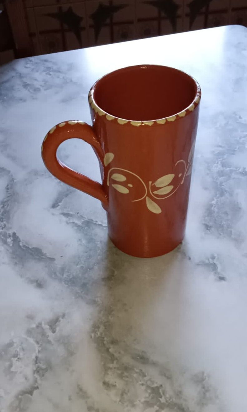 Jarros e caneca de barro