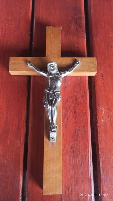 Stary drewniany krzyż krucyfiks