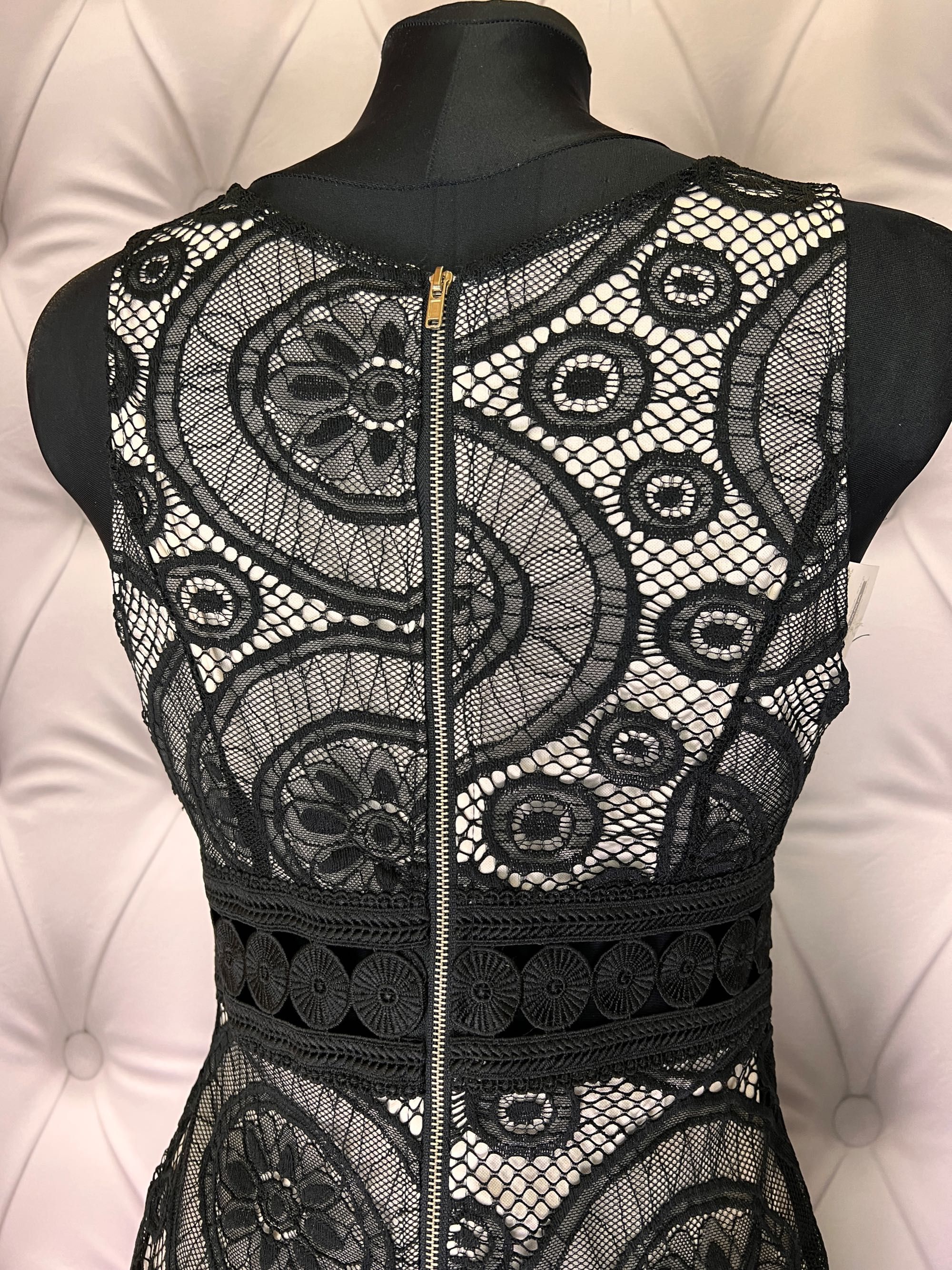 Sukienka asymetryczna koronkowa czarno biała zip M
