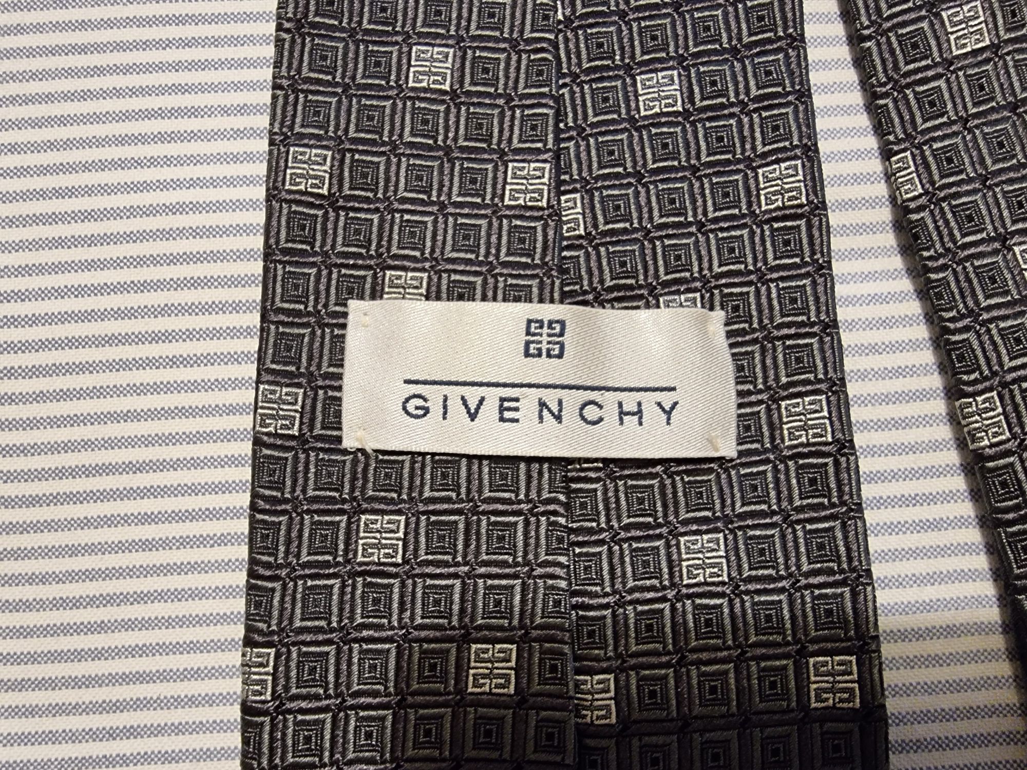 Gravata Givenchy