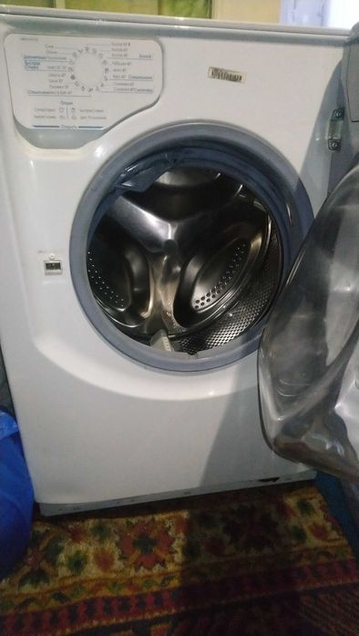 Пральна машина Ariston AQSL 09u