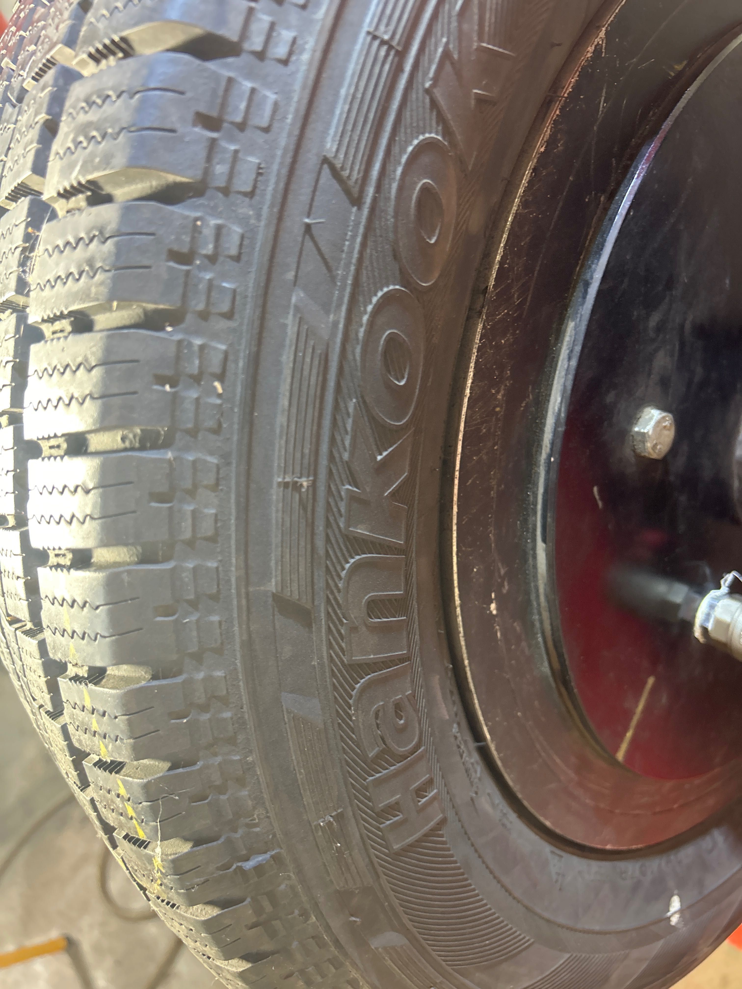 Hankook Winter Rw06 215/65/16c 109/107R
