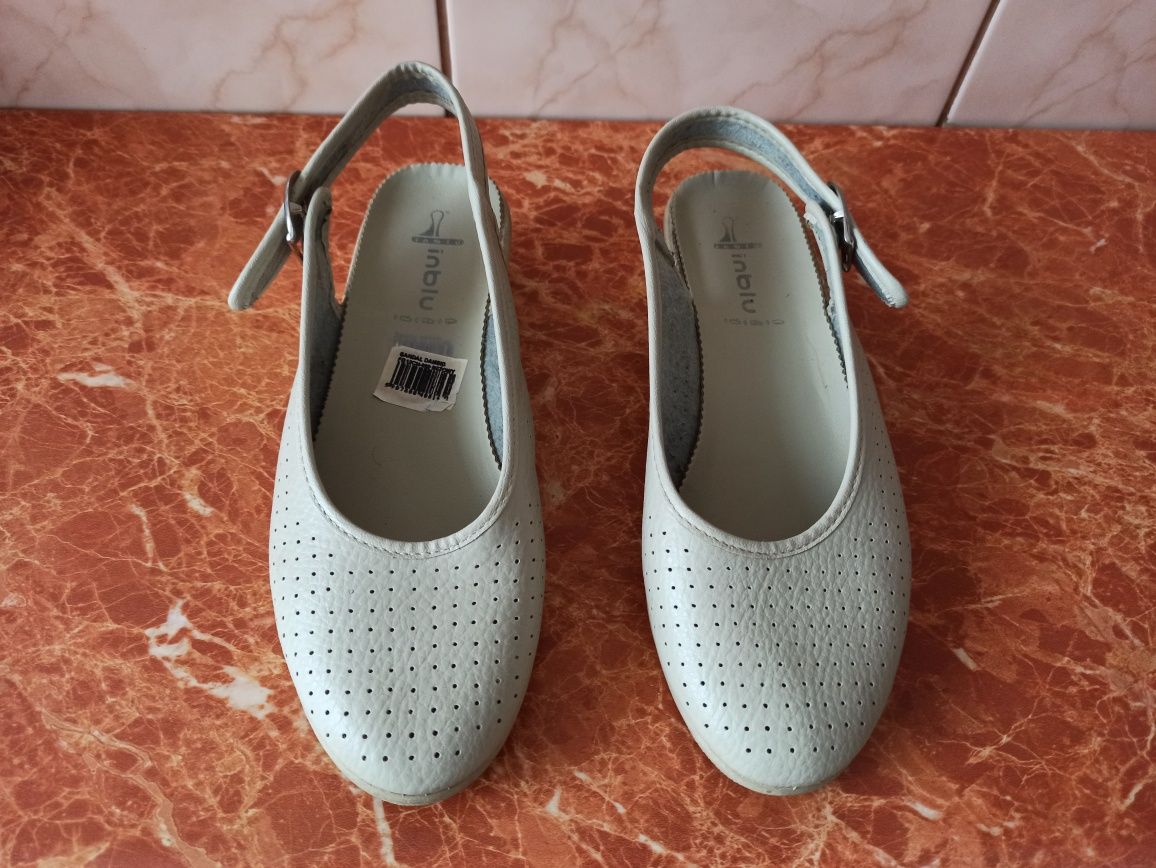 Buty damskie z odkrytą piętą