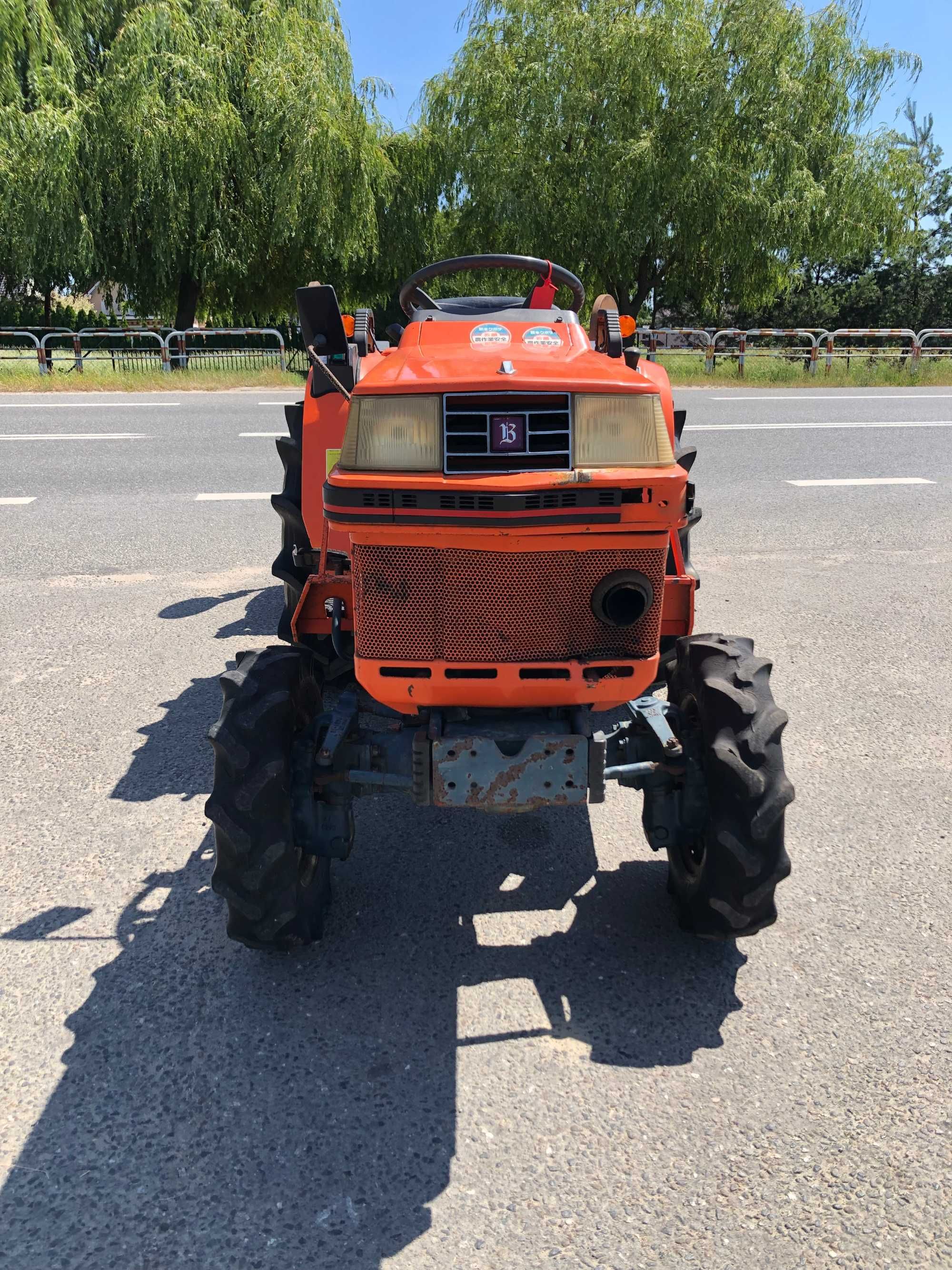 Traktorek Kubota B1-16 16KM z glebogryzarką 4x4