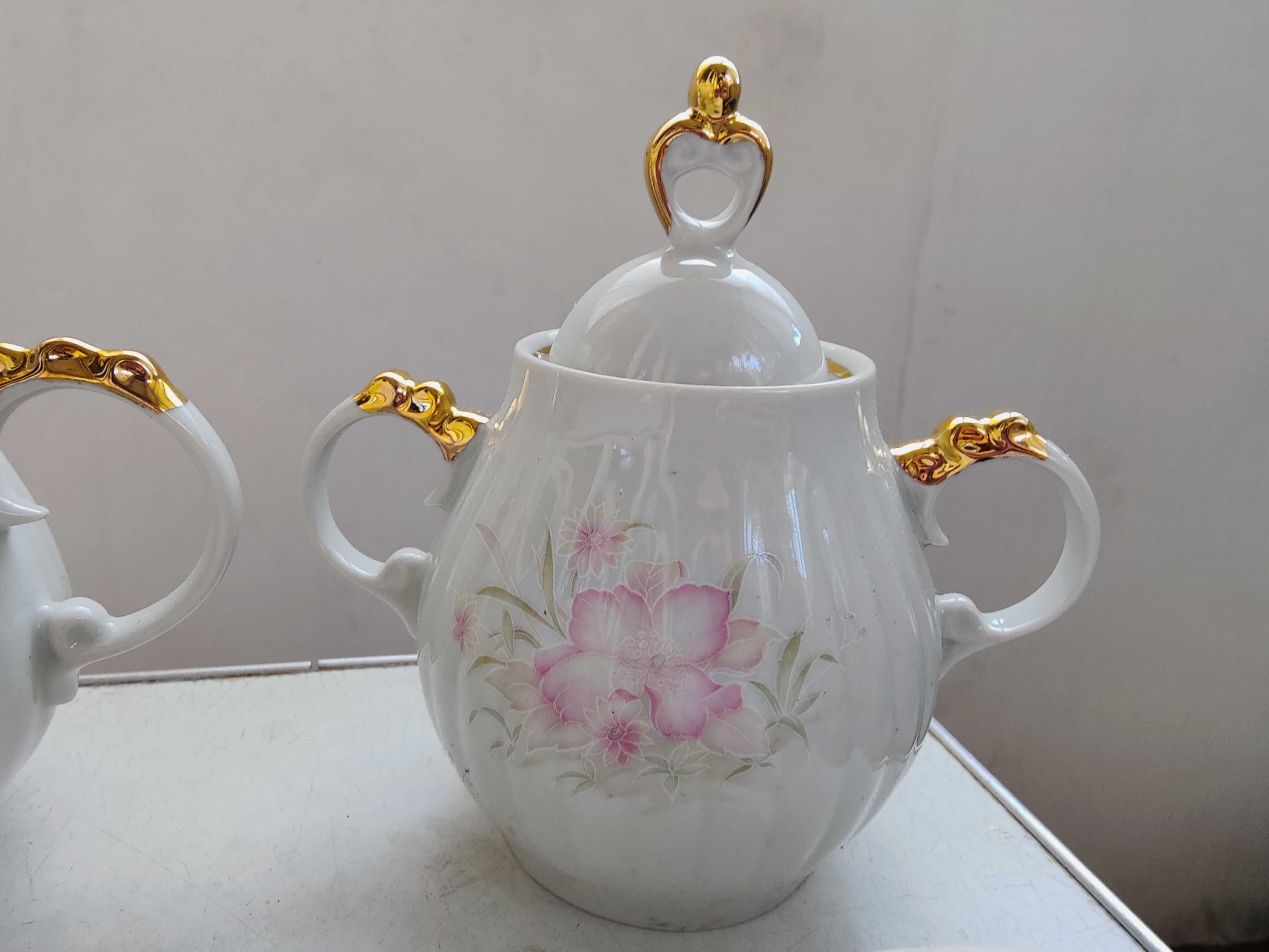 Сервіз чайний з рожевими квітами та позолотою