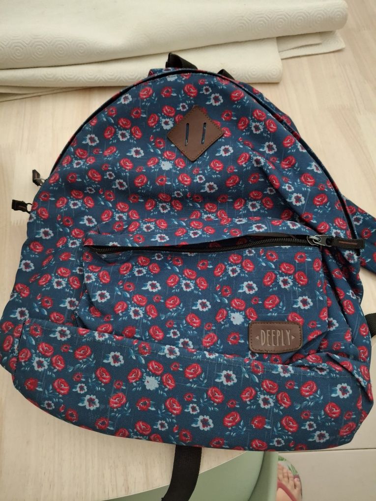 Mochila escolar Deeply