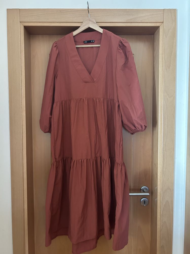 Vestido assimetrico tijolo