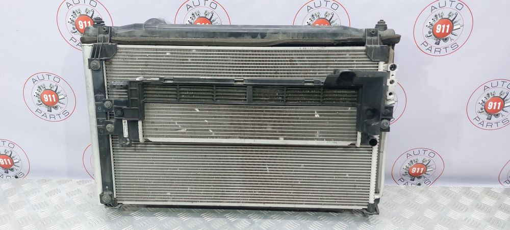 Касета радіаторів у зборі на Infiniti Q50