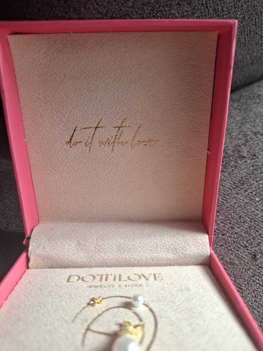 Brincos 18K com pérolas DOTILOVE – perfeitos para presente