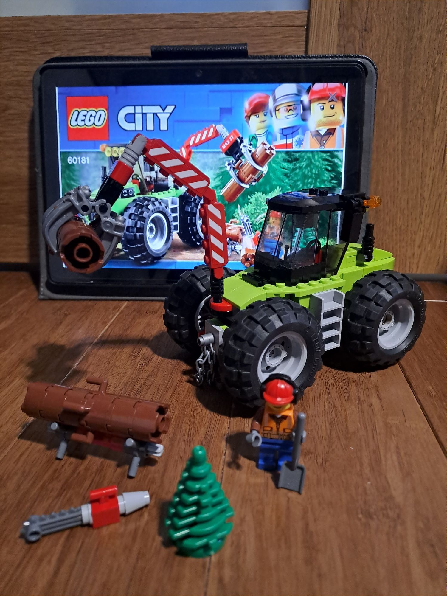 Lego leśny traktor 60181 kompletny