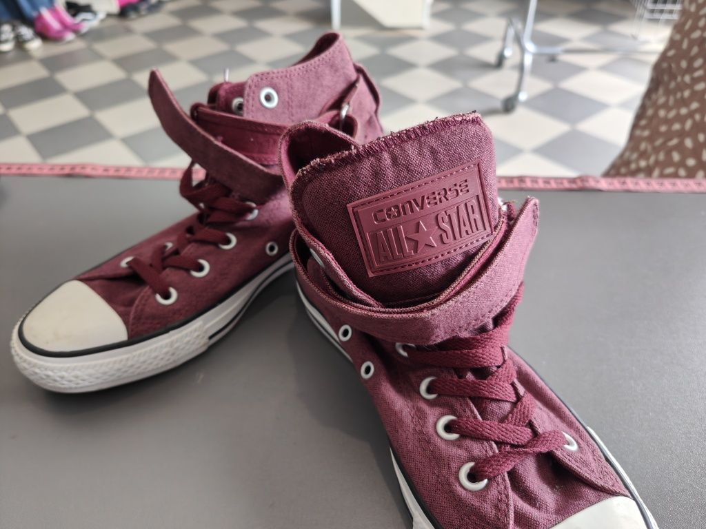 Converse bordowe