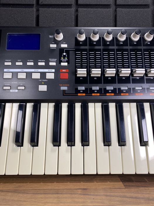 MIDI-контроллер Akai MPK 49