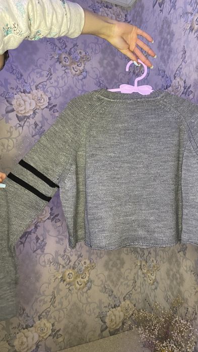 Кофта в спортивному стилі