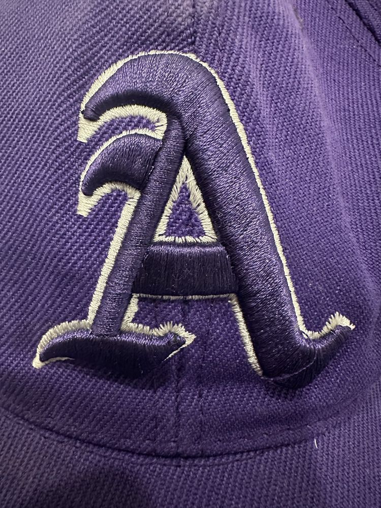 Boné roxo estiloso