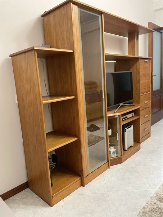 Móvel de sala + mesa incluída