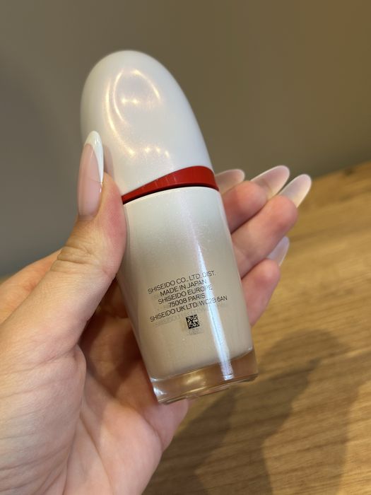 Тональний Shiseido Revitalessence Skin Glow Foundation