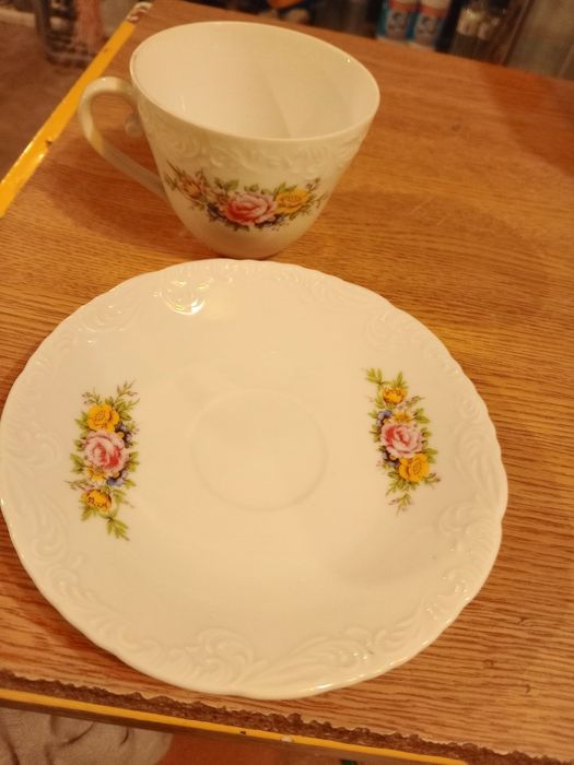 Chávena com pires de porcelana CV