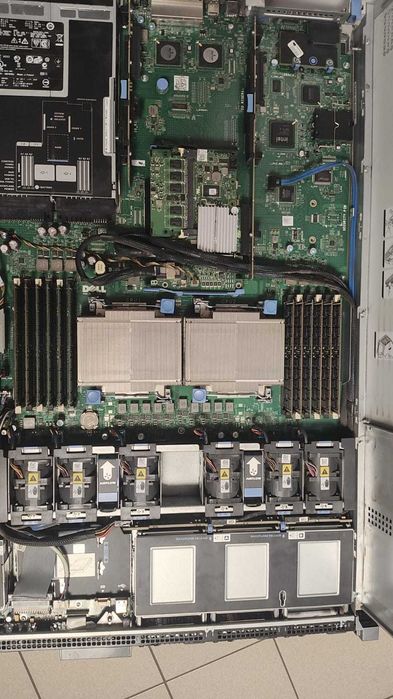 Serwer Dell PowerEdge R710 – 64 GB RAM, 2×2 TB SAS