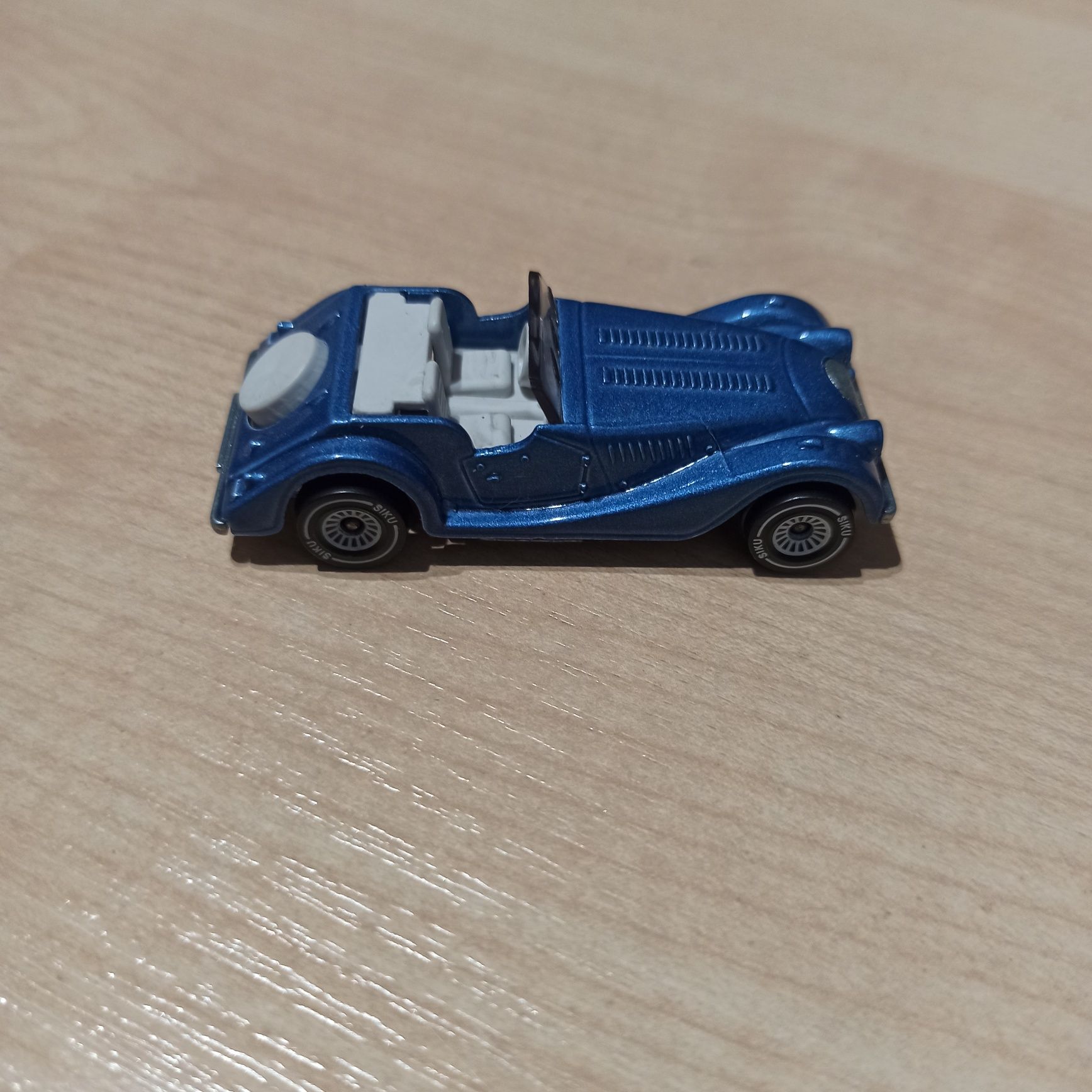 Resorak. Morgan Plus 8 . Siku.