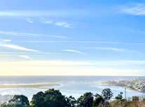 O Azul que Encanta: Vista Incomparável para o Rio e o Mar - The Yard