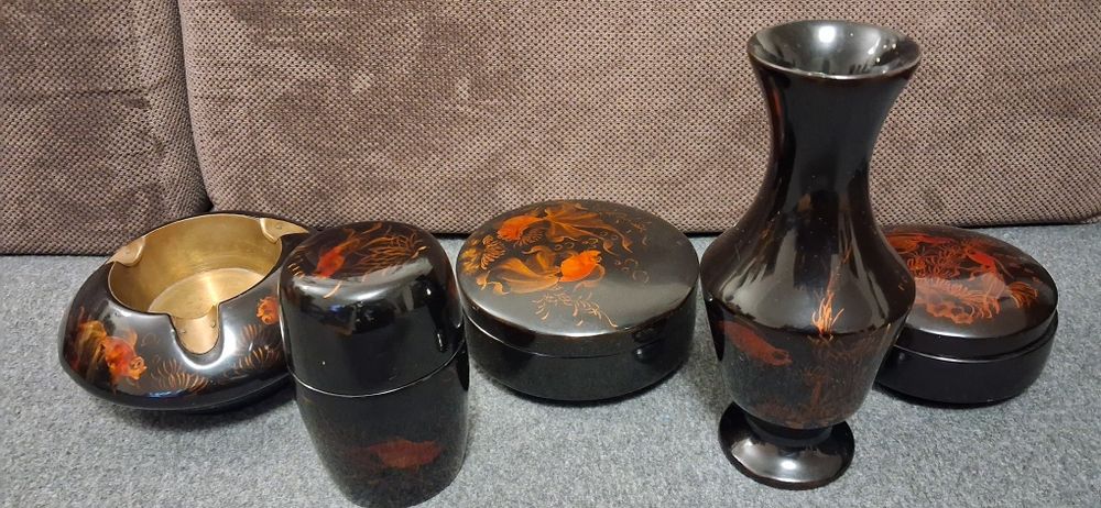 Sprzedam komplet naczyń z laki